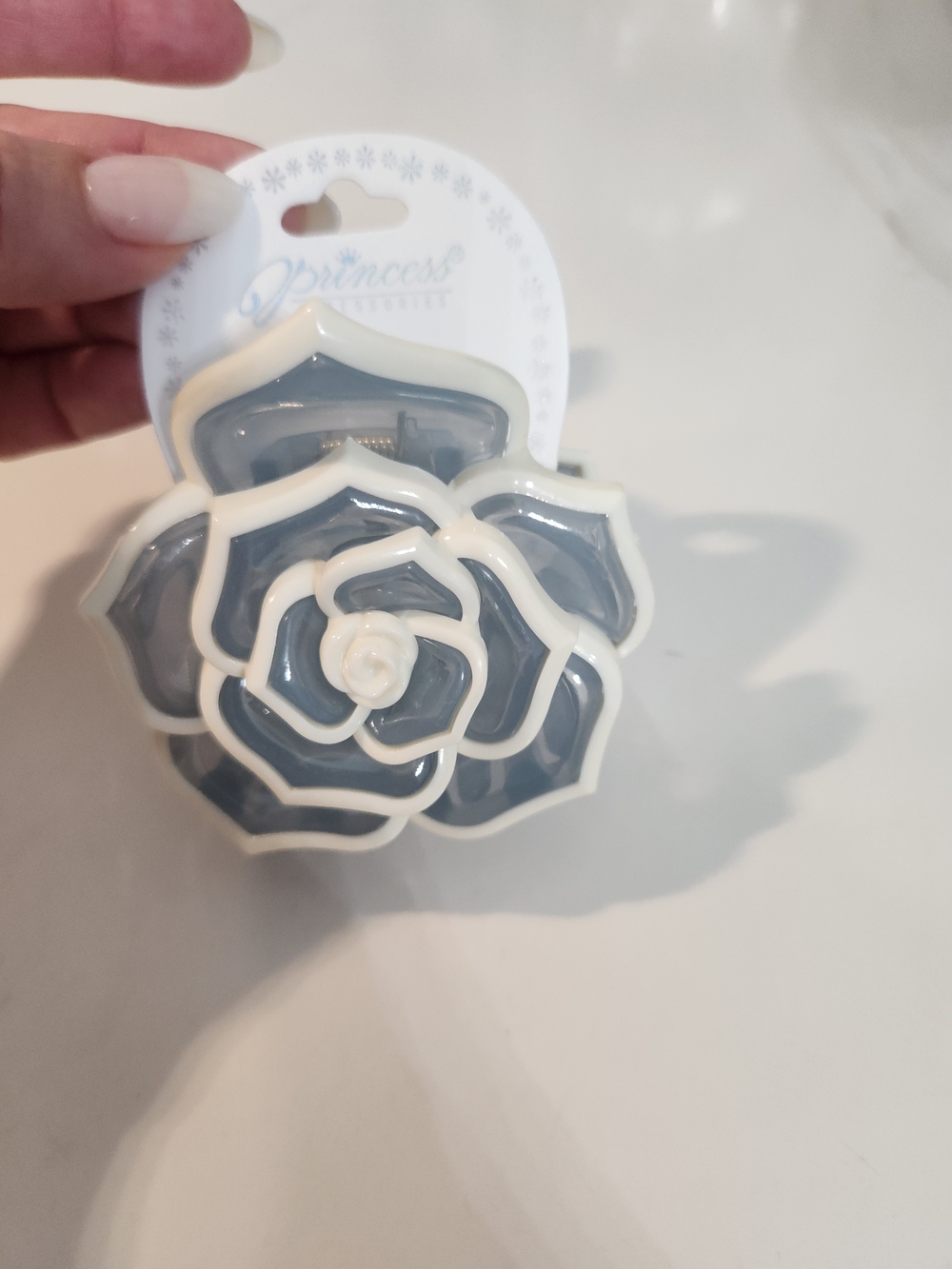 Bag Clip- Blue and White Flower Bacg Clip. - Picture 3 of 3